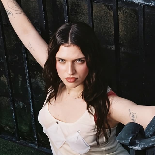 Mae Muller