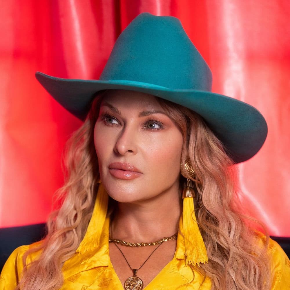 Elizabeth Cook